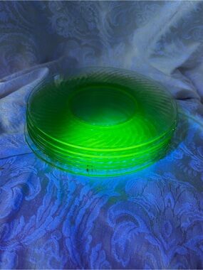 Vintage 8 1/4 in anchor hocking uranium glass green 6 each